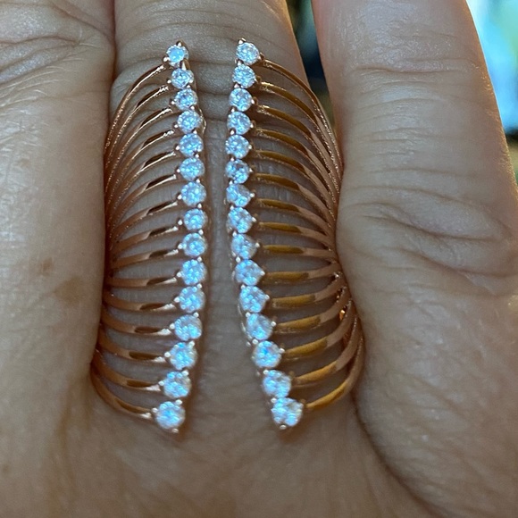 Stylish &Trendy Ring - Picture 2 of 5